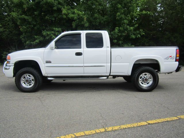 2005 GMC Sierra 2500 4DR SUV AT