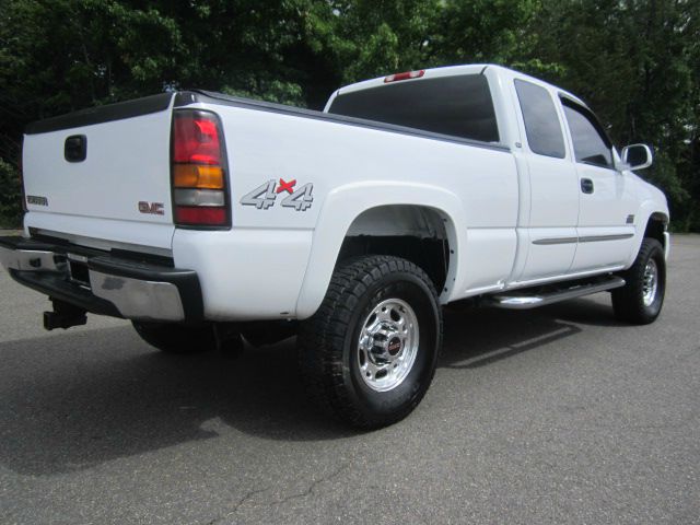 2005 GMC Sierra 2500 4DR SUV AT