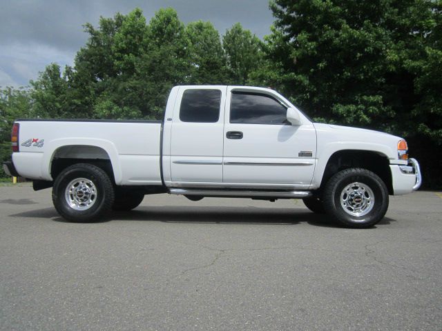 2005 GMC Sierra 2500 4DR SUV AT