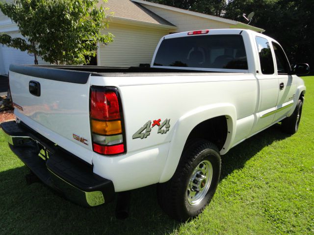 2005 GMC Sierra 2500 Standard 4X4 Hardtop