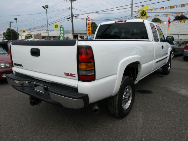 2005 GMC Sierra 2500 VR6 Lux Limited
