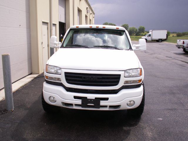 2005 GMC Sierra 2500 Standard 4X4 Hardtop