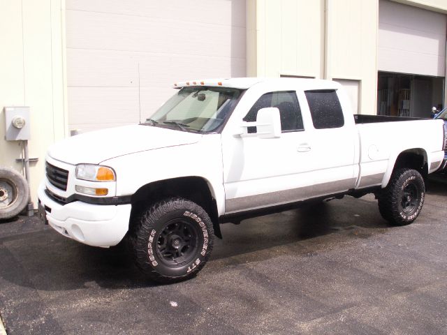 2005 GMC Sierra 2500 Standard 4X4 Hardtop