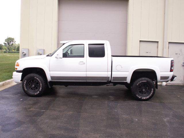 2005 GMC Sierra 2500 Standard 4X4 Hardtop