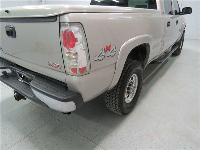 2006 GMC Sierra 2500 Base 3500 2 WD