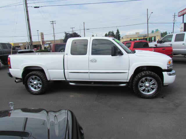 2006 GMC Sierra 2500 4WD Supercab 133 SVT Raptor