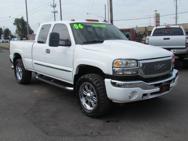 2006 GMC Sierra 2500 4WD Supercab 133 SVT Raptor