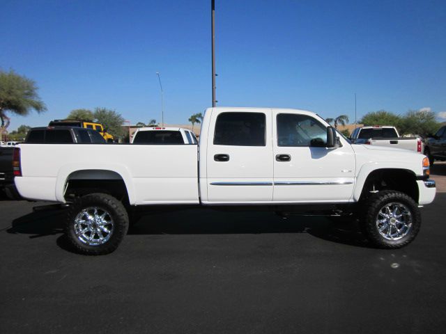 2006 GMC Sierra 2500 4WD 4dr AT