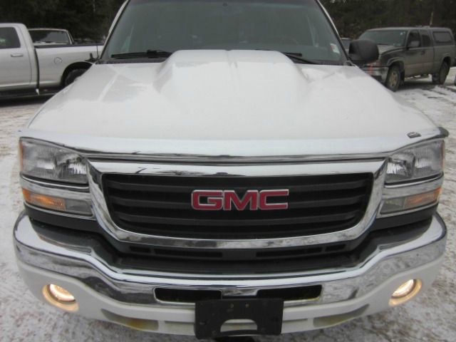 2006 GMC Sierra 2500 4WD 4dr AT