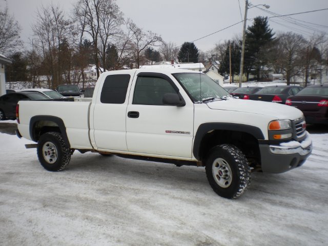 2006 GMC Sierra 2500 L Sedan 4D