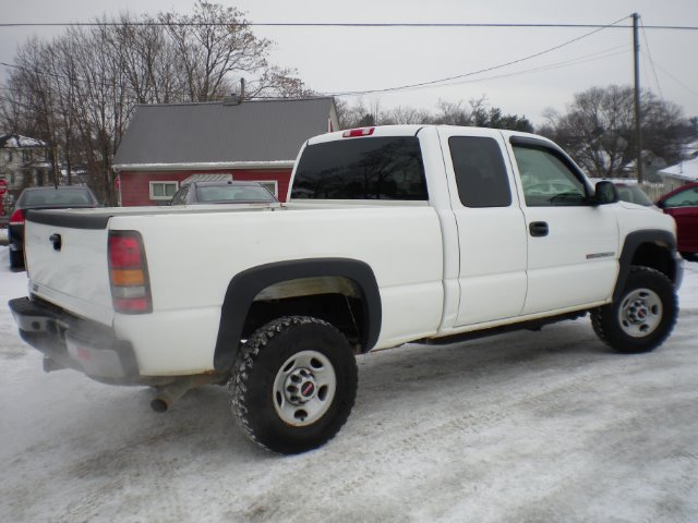 2006 GMC Sierra 2500 L Sedan 4D