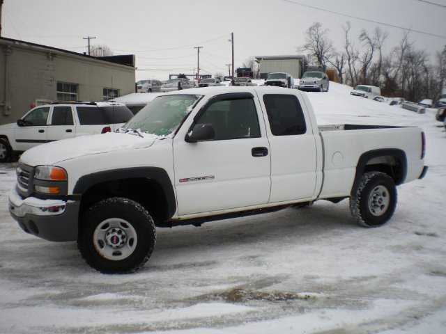 2006 GMC Sierra 2500 L Sedan 4D