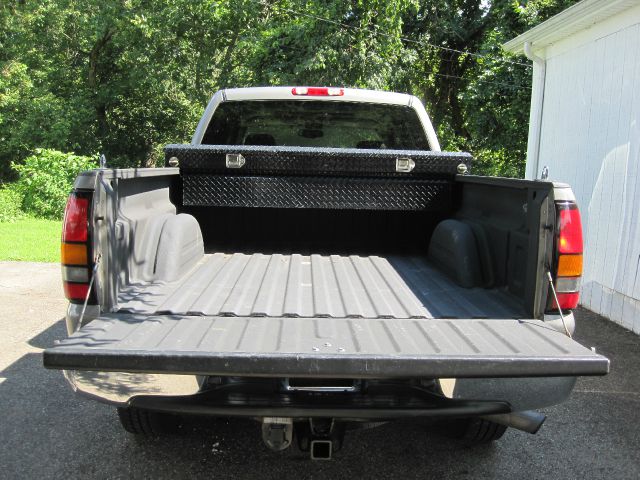 2006 GMC Sierra 2500 SLE Sierra 2WD