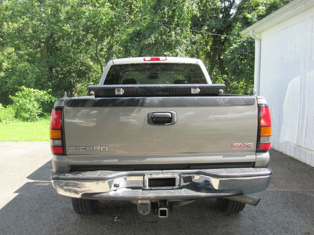 2006 GMC Sierra 2500 SLE Sierra 2WD