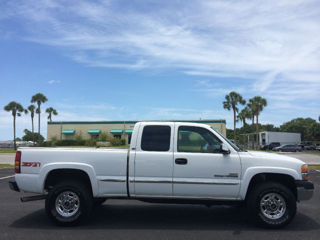 2002 GMC Sierra 2500HD 4dr 2.9L Twin Turbo AWD W/3rd
