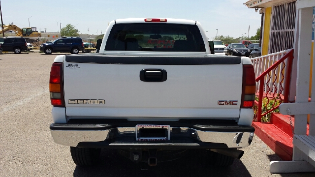 2003 GMC Sierra 2500HD LE Sedan