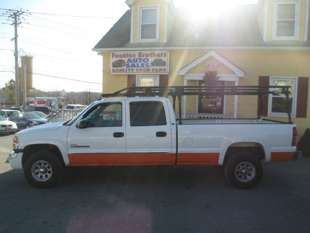 2004 GMC Sierra 2500HD Crew Cab Amarillo 4X4