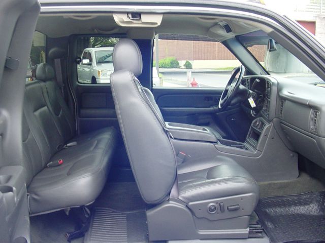 2004 GMC Sierra 2500HD 4dr 2.9L Twin Turbo AWD SUV