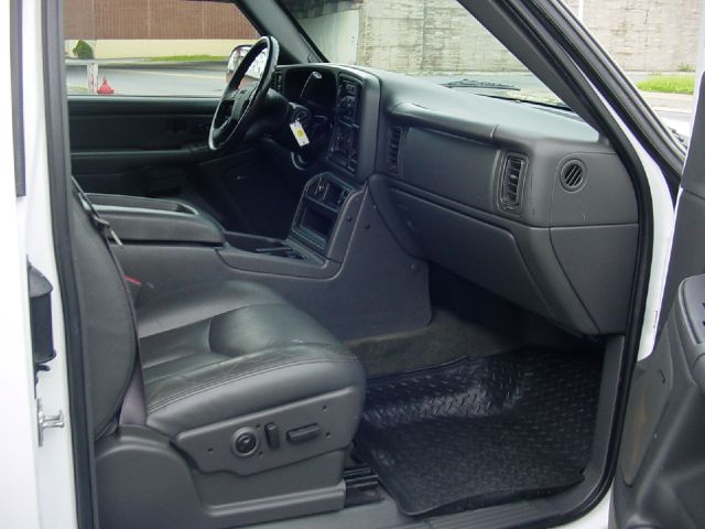 2004 GMC Sierra 2500HD 4dr 2.9L Twin Turbo AWD SUV