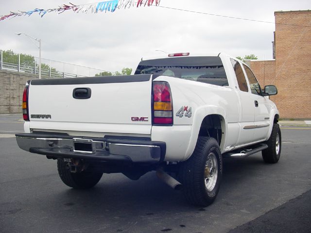 2004 GMC Sierra 2500HD 4dr 2.9L Twin Turbo AWD SUV