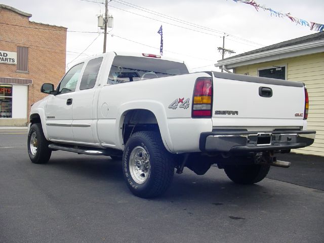 2004 GMC Sierra 2500HD 4dr 2.9L Twin Turbo AWD SUV