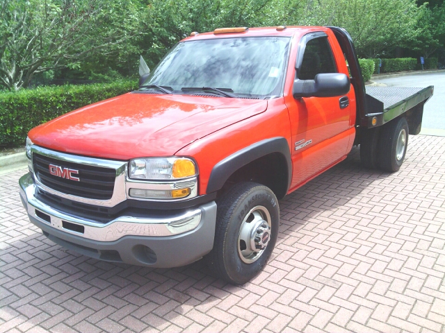 2005 GMC Sierra 3500HD ES 2.4L AUTO