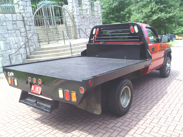 2005 GMC Sierra 3500HD ES 2.4L AUTO