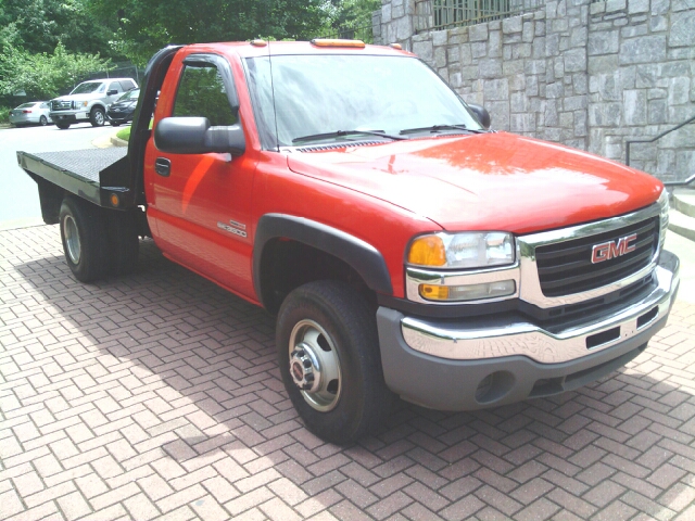 2005 GMC Sierra 3500HD ES 2.4L AUTO