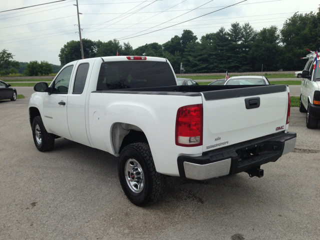 2007 GMC Sierra Classic 2500HD L Sedan 4D
