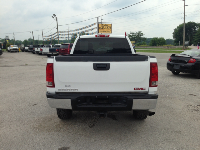 2007 GMC Sierra Classic 2500HD L Sedan 4D