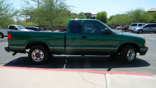 1999 GMC Sonoma 2WD Reg Cab 133 Work Truck
