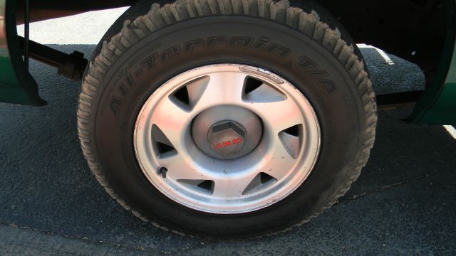 1999 GMC Sonoma 2WD Reg Cab 133 Work Truck