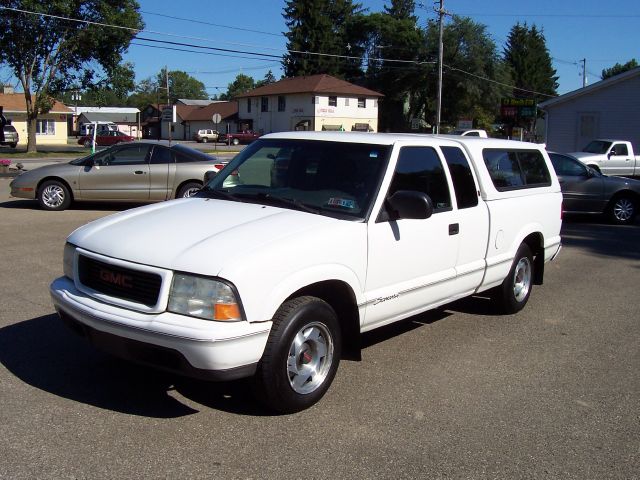 1999 GMC Sonoma 2WD Reg Cab 133 Work Truck