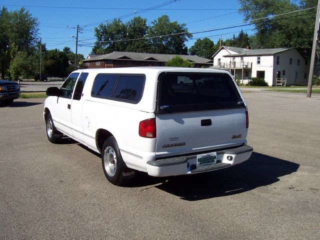 1999 GMC Sonoma 2WD Reg Cab 133 Work Truck