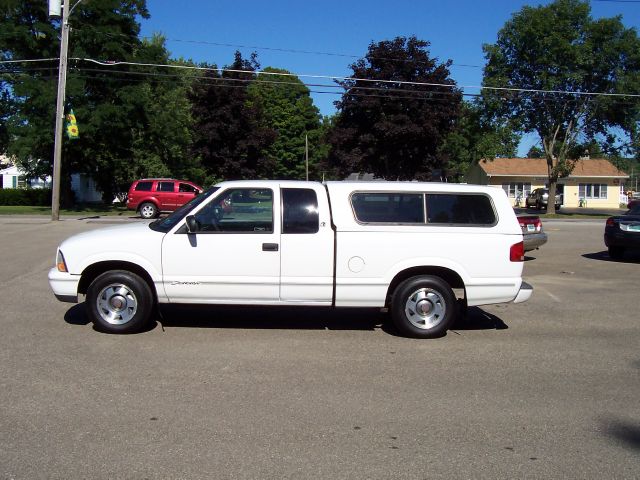 1999 GMC Sonoma 2WD Reg Cab 133 Work Truck