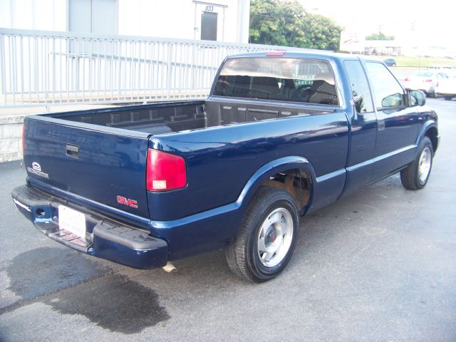 2000 GMC Sonoma 2WD Reg Cab 133 Work Truck