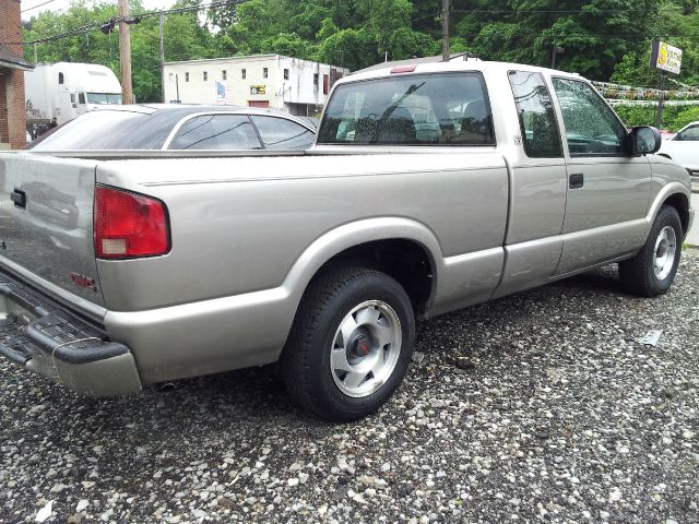 2000 GMC Sonoma 2WD Reg Cab 133 Work Truck