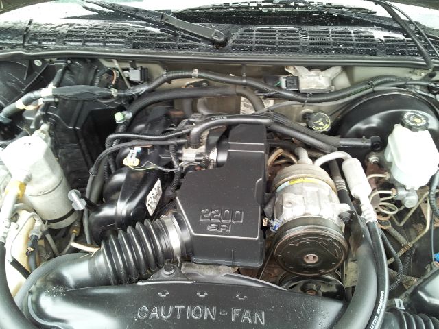 2000 GMC Sonoma 2WD Reg Cab 133 Work Truck