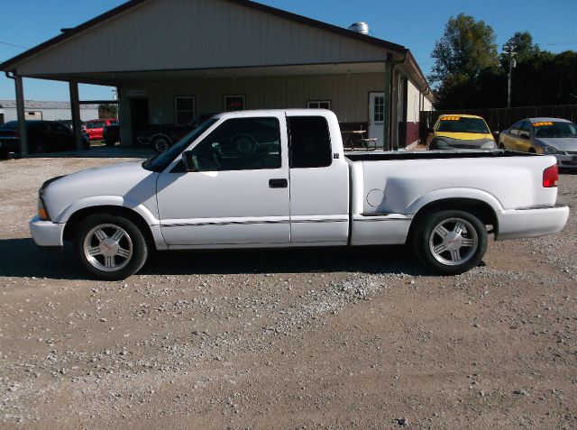 2000 GMC Sonoma 2WD Reg Cab 133 Work Truck