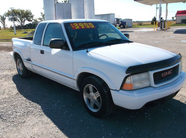2000 GMC Sonoma 2WD Reg Cab 133 Work Truck
