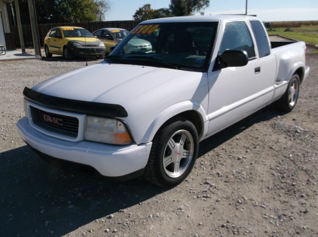 2000 GMC Sonoma 2WD Reg Cab 133 Work Truck