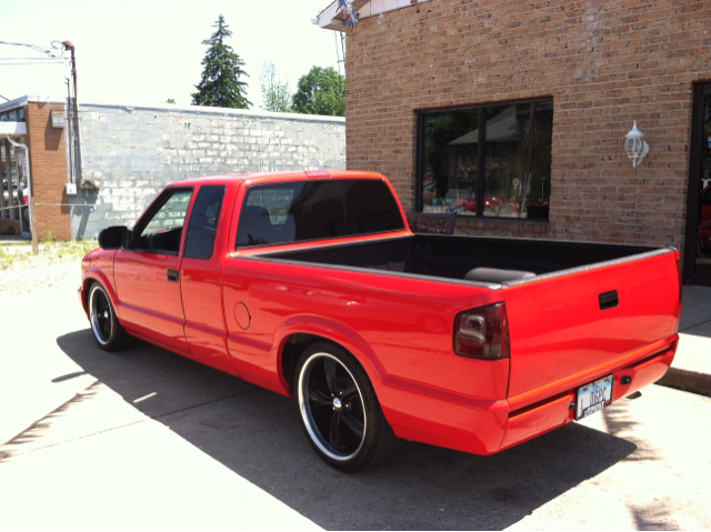 2001 GMC Sonoma 2WD Reg Cab 133 Work Truck