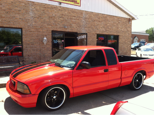 2001 GMC Sonoma 2WD Reg Cab 133 Work Truck