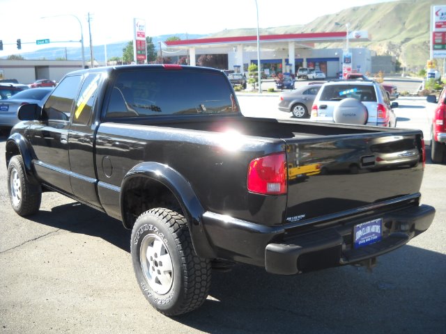 2003 GMC Sonoma 4dr Sdn 3.7L FWD Sedan