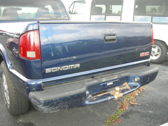 2003 GMC Sonoma 4dr Sdn 3.7L FWD Sedan