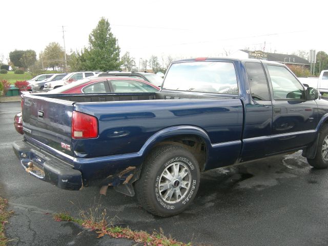 2003 GMC Sonoma 4dr Sdn 3.7L FWD Sedan