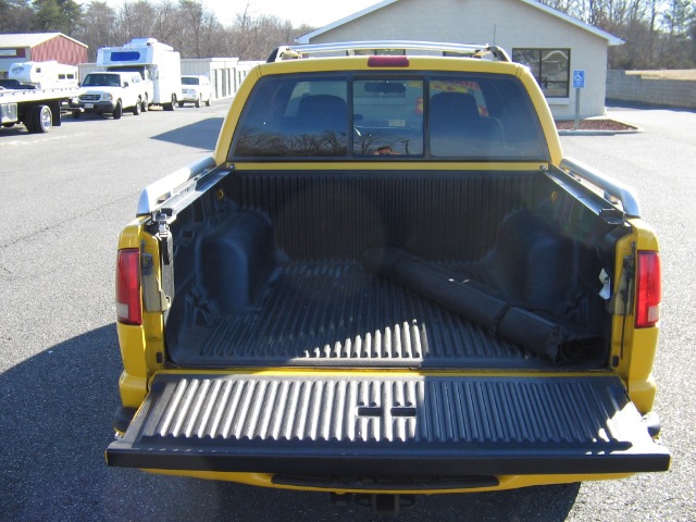 2004 GMC Sonoma 4dr Sdn LS 3.0L Auto