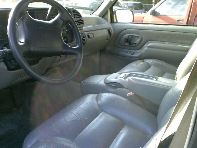 1996 GMC Suburban SLT