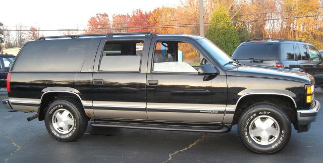 1998 GMC Suburban Sport LOW Miles