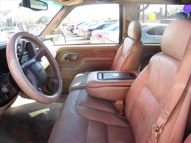 1999 GMC Suburban Water Truck